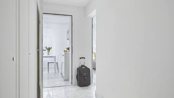 Lejlighed - 2 soveværelser | Arbejdsområde til bærbare computere, strygejern/strygebræt, gratis Wi-Fi