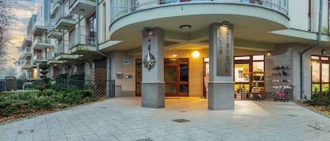 المنشأة من الخارج