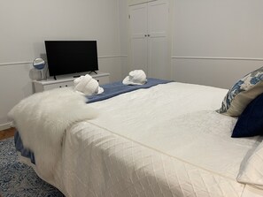 4 bedrooms, iron/ironing board, travel crib, free WiFi