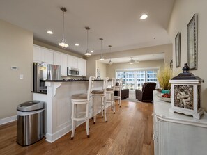 Microondas y lavavajillas 