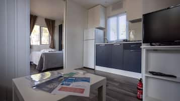 Woonruimte | Een 20-inch lcd-televisie met satellietzenders en een televisie