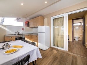 Standard Bungalow | Living area | 20-inch LCD TV with satellite channels, TV