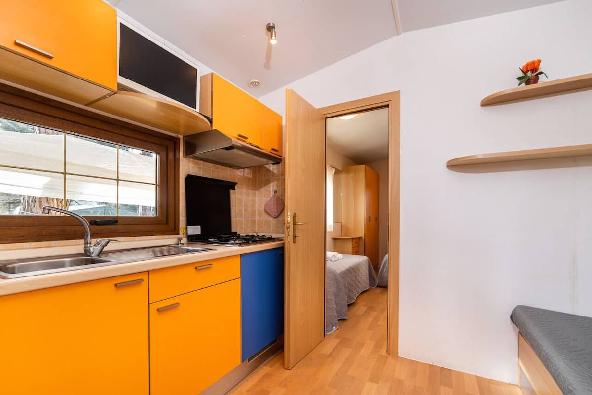 2 bedrooms, bed sheets
