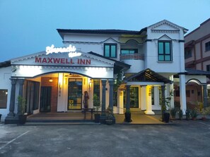 Front of property – evening/night - Capital O 90653 Maxwell Inn Boutique Hotel (Taiping)