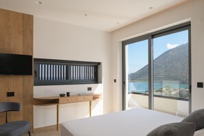 5 bedrooms, in-room safe, iron/ironing board, travel cot