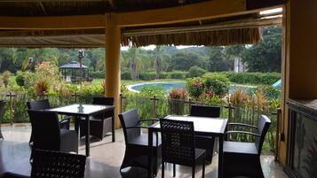 Breakfast, lunch and dinner served