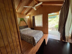 Kamar Standar | Wi-Fi dan seprai linen