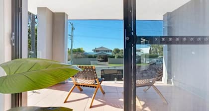 Baie de Salamandre - modern & minimalist two-storey holiday home located close to the beach