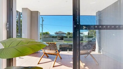 Baie de Salamandre - modern & minimalist two-storey holiday home located close to the beach