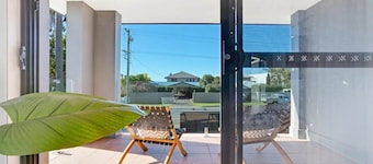 Baie de Salamandre - modern & minimalist two-storey holiday home located close to the beach