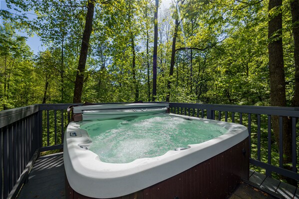 Outdoor spa tub - Free tickets! Sleeps 10 SECLUDED Cosby cabin on 7 acres w/ hot tub, game room! (Cosby)