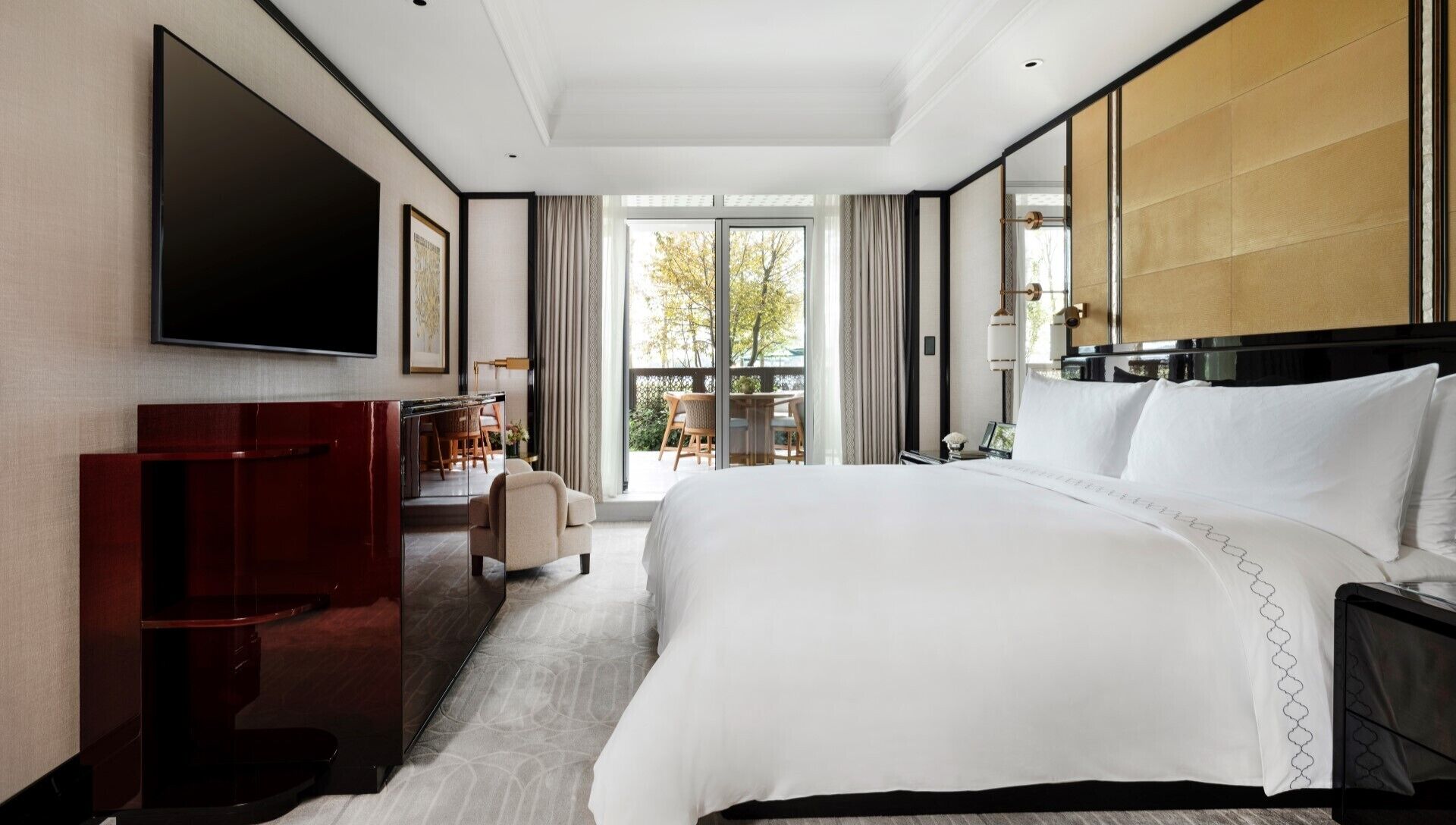 Executive Bosphorus Suite With Terrace, 1 King Bed with Sofa Bed | Minibar, safe på rommet, skrivebord og skrivebord for bærbar PC