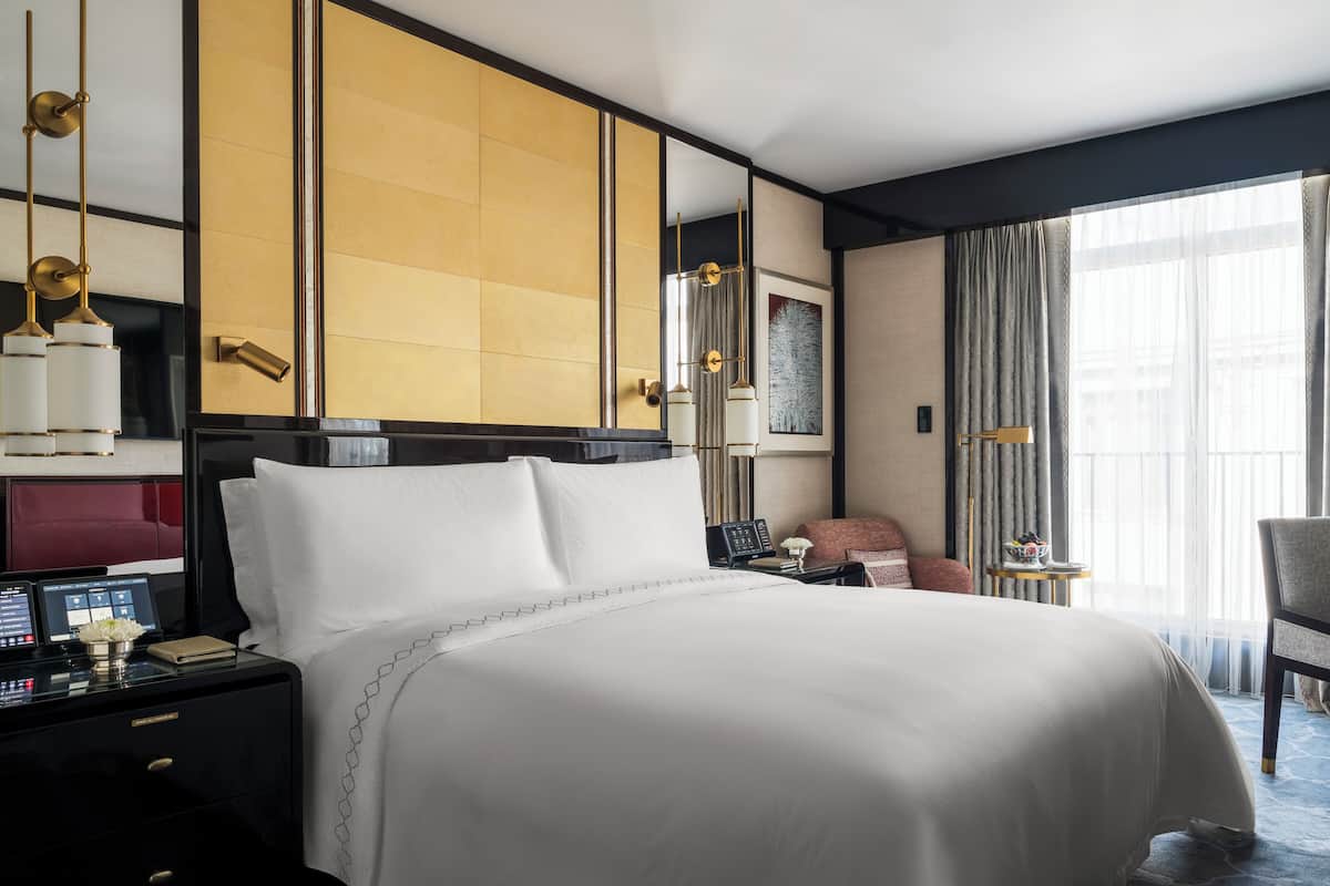 1 slaapkamer, een minibar, een kluis op de kamer, een bureau