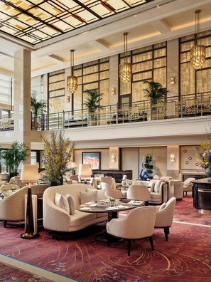 2 restaurants, international cuisine