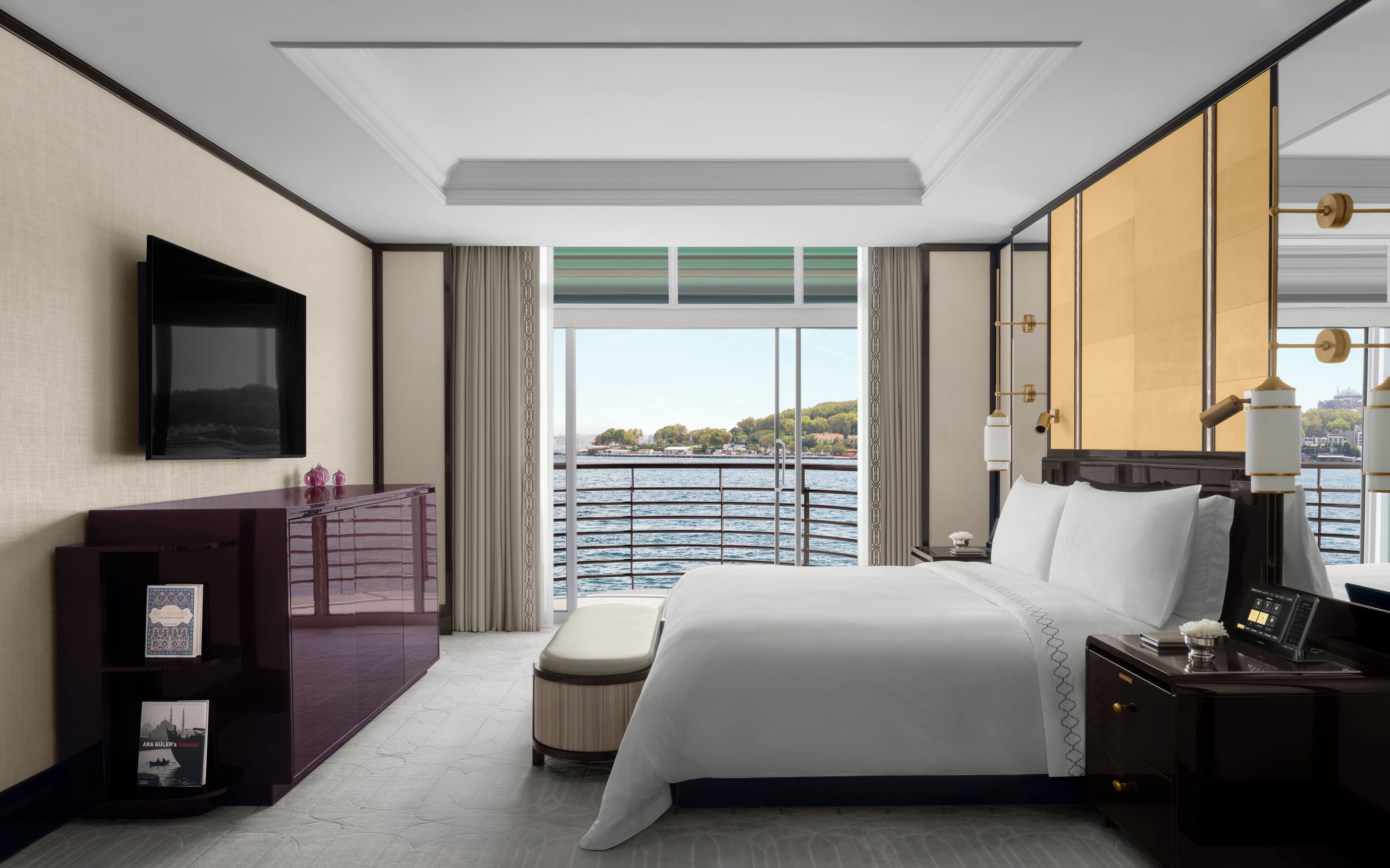 Superior Bosphorus Suite, 1 King bed with Sofa Bed | Minibar, safe på rommet, skrivebord og skrivebord for bærbar PC