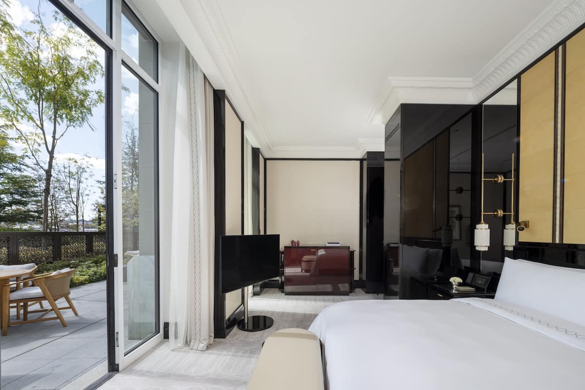 Superior Suite With Garden, 1 King Bed with Sofa Bed | 1 habitación, minibar, caja de seguridad en la habitación y escritorio