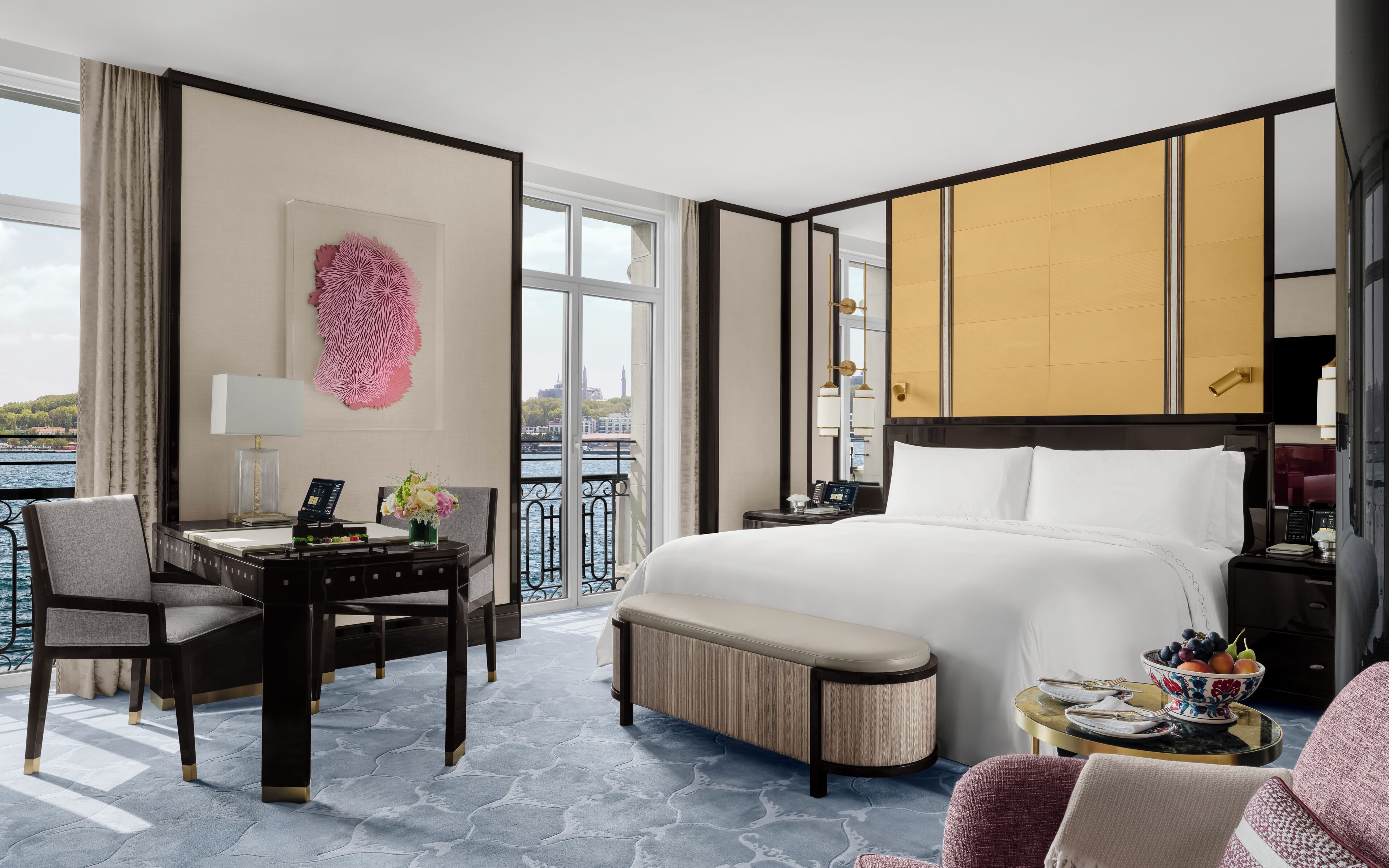 Deluxe Bosphorus Room, 1 King Bed | Minibar, safe på rommet, skrivebord og skrivebord for bærbar PC