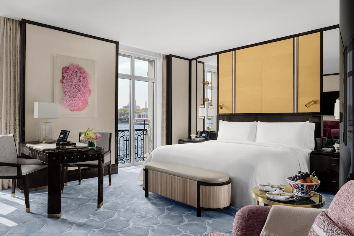 Deluxe Bosphorus Room, 1 King Bed | 1 bedroom, minibar, in-room safe, desk
