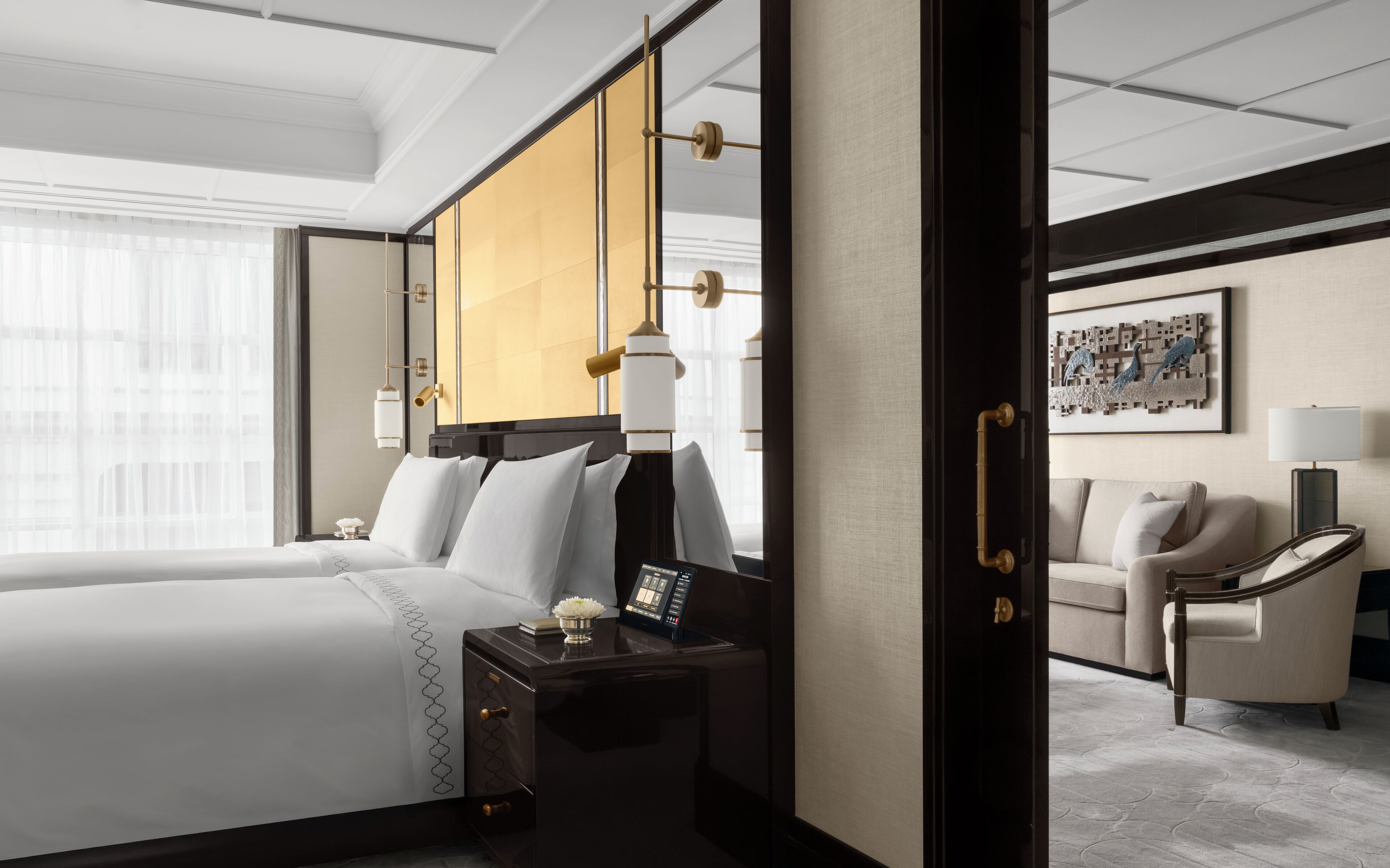 Suite – superior, flere senger | Minibar, safe på rommet, skrivebord og skrivebord for bærbar PC