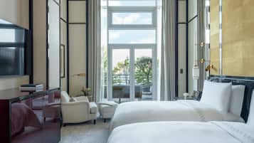 Grand Bosphorus Suite With Balcony | Minibar, Zimmersafe, Schreibtisch, laptopgeeigneter Arbeitsplatz