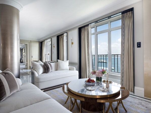 The Rooftop Garden Suite, 1 King Bed - The Peninsula Istanbul (Istanbul)