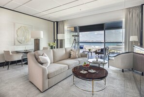 Minibar, in-room safe, desk, laptop workspace