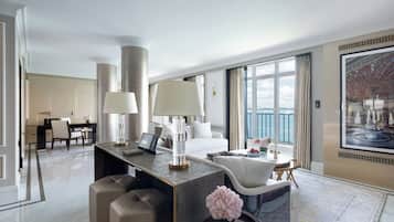 The Rooftop Garden Suite, 1 King Bed | 1 bedroom, minibar, in-room safe, desk