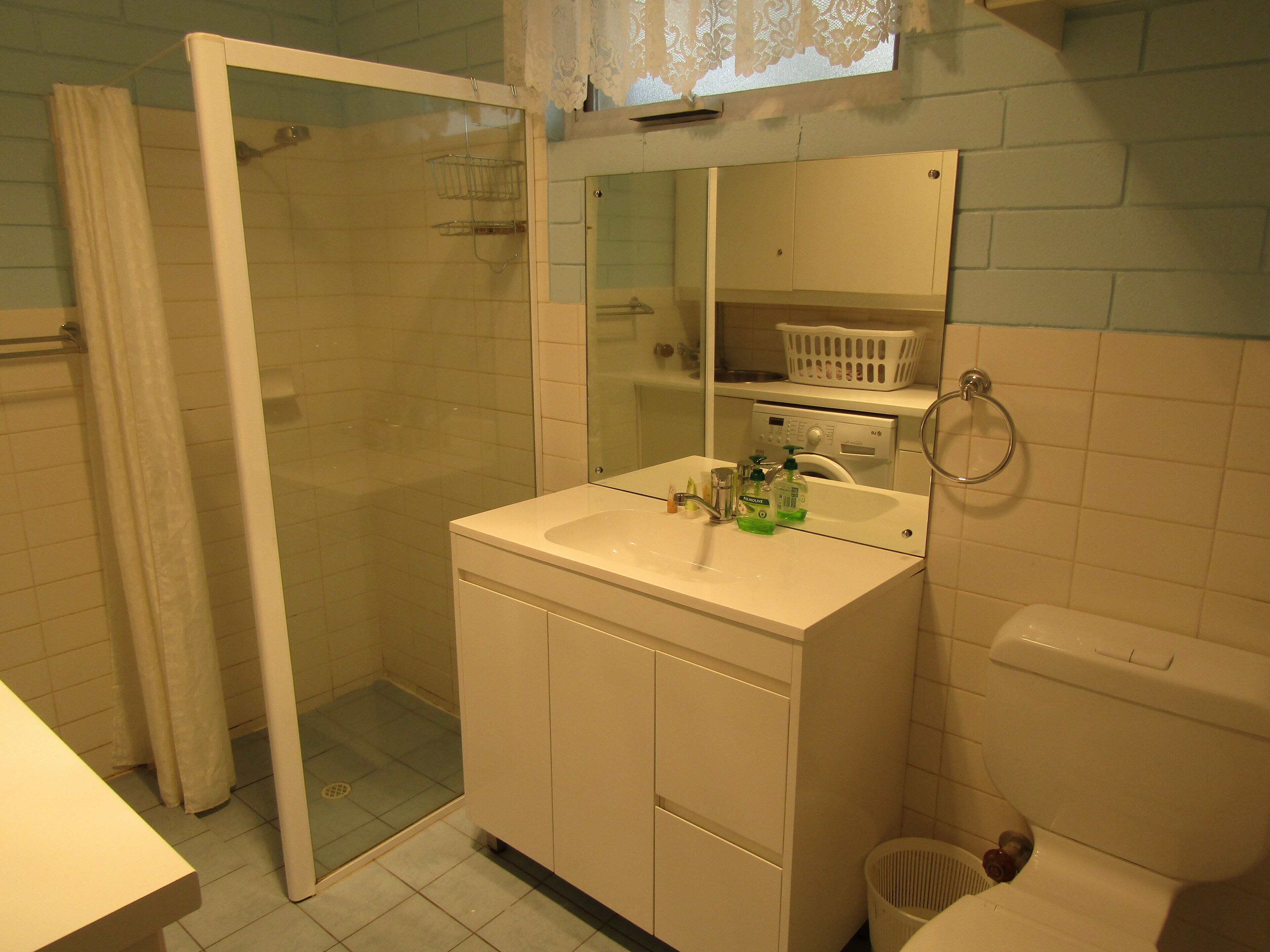 Douche, serviettes fournies