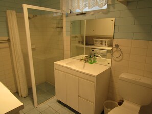 Shower, towels