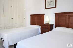 2 bedrooms, iron/ironing board, WiFi, bed sheets - Bright 2 Bedroom, First Floor F-4 (Marbella)