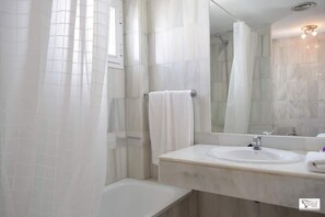 Shower, hair dryer, towels, shampoo - Bright 2 Bedroom, First Floor F-4 (Marbella)