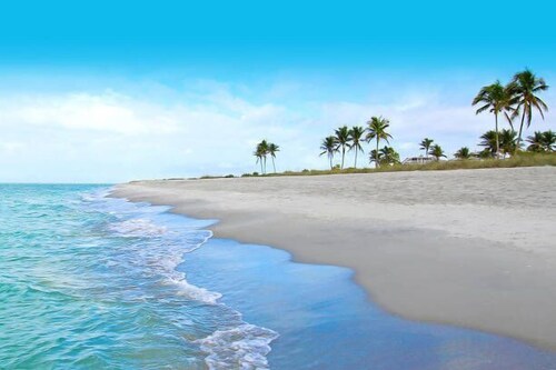 Luxurious! Modern Remodeled 2 bed/2 bath Naples Condo ~