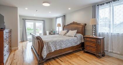 Luxury apartment with porch close to Salisbury beach. Sleeps 6. NowAval.To Book