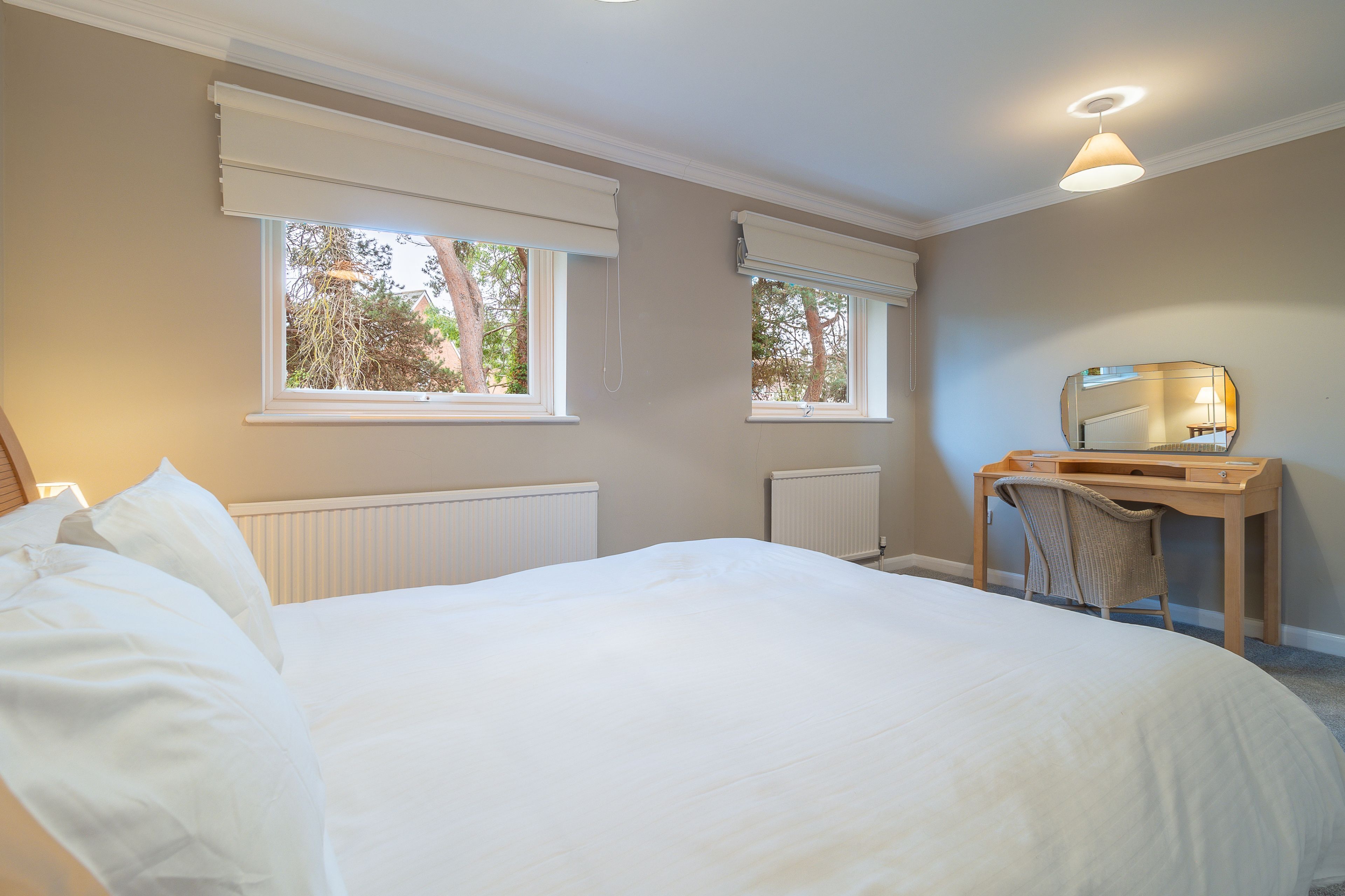 3 bedrooms, desk, iron/ironing board, Internet