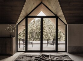 Junior Suite | Premium bedding, minibar, in-room safe, individually decorated