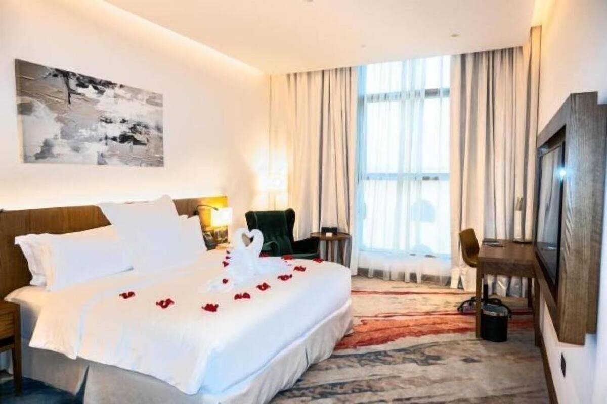 Premium bedding, pillowtop beds, in-room safe, desk