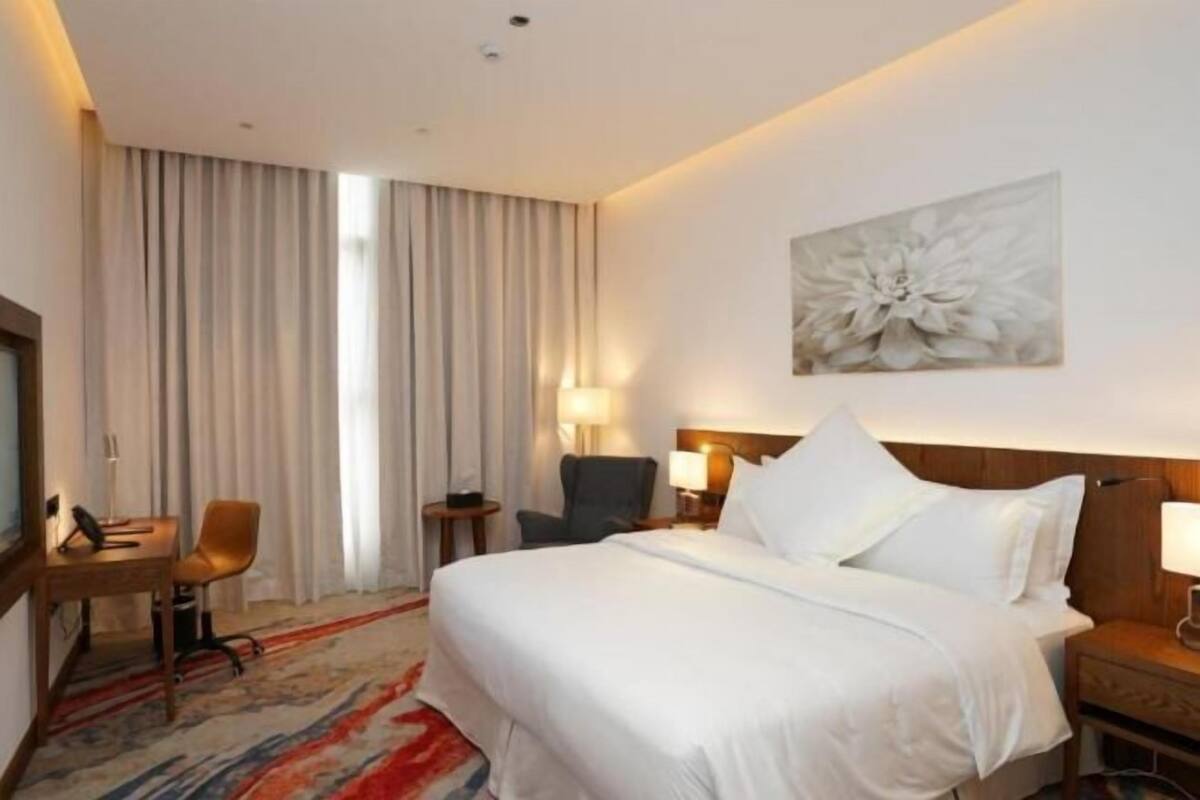 Premium bedding, pillowtop beds, in-room safe, desk