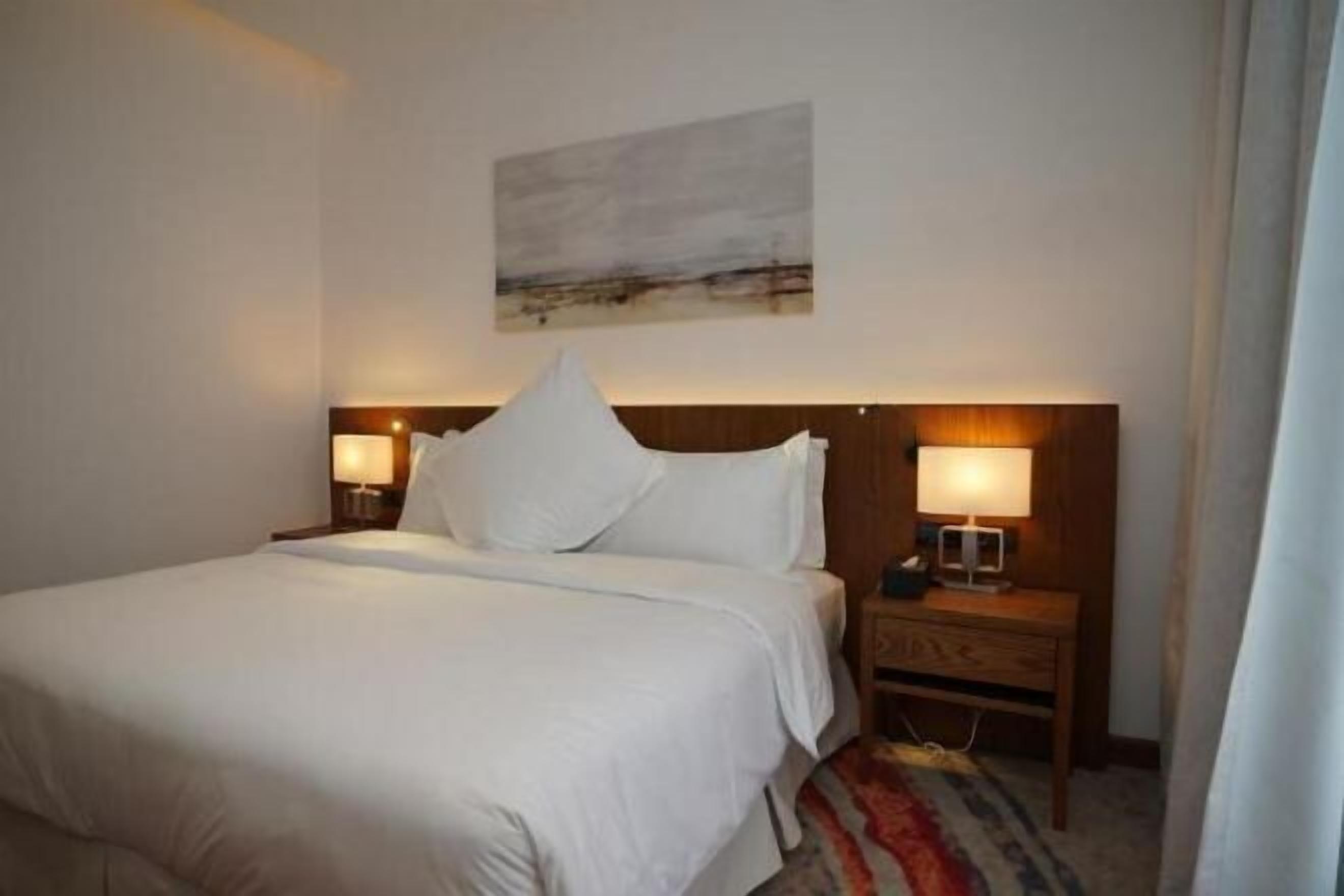 Hochwertige Bettwaren, Pillowtop-Betten, Zimmersafe, Schreibtisch