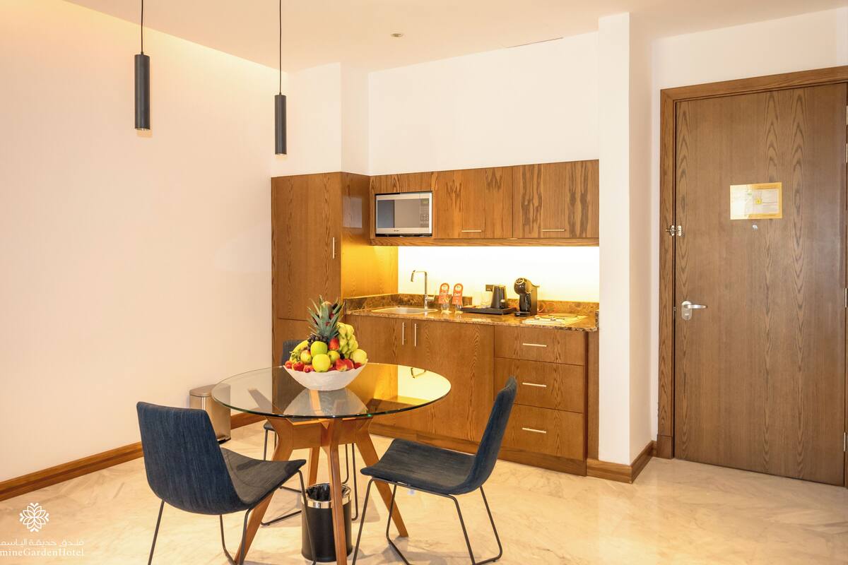 executive studio suite | premium bedding, pillow-top beds, in-room safe, desk