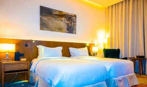 Premium bedding, pillow-top beds, in-room safe, desk - Jasmine Garden Hotel (Jeddah)