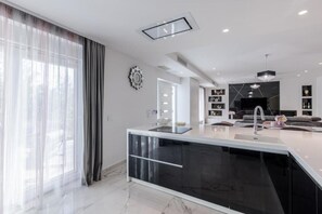 Fridge, oven, dishwasher, coffee/tea maker - Holiday home Luka (Nova Sela)