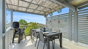 تناول الطعام بالخارج