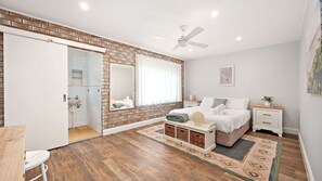 5 bedrooms, iron/ironing board, free WiFi, bed sheets