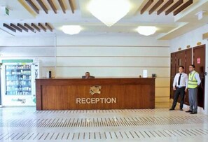 Lobby - Bright Luxury 2BR Aprt Dubai Marina (Dubai)