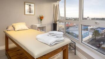 Hot tub, steam room, body treatments, hydrotherapy, hot stone massages
