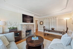 TV, fireplace, offices