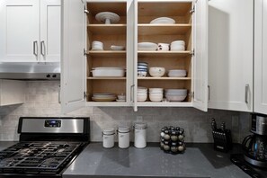 Fridge, oven, stovetop, dishwasher