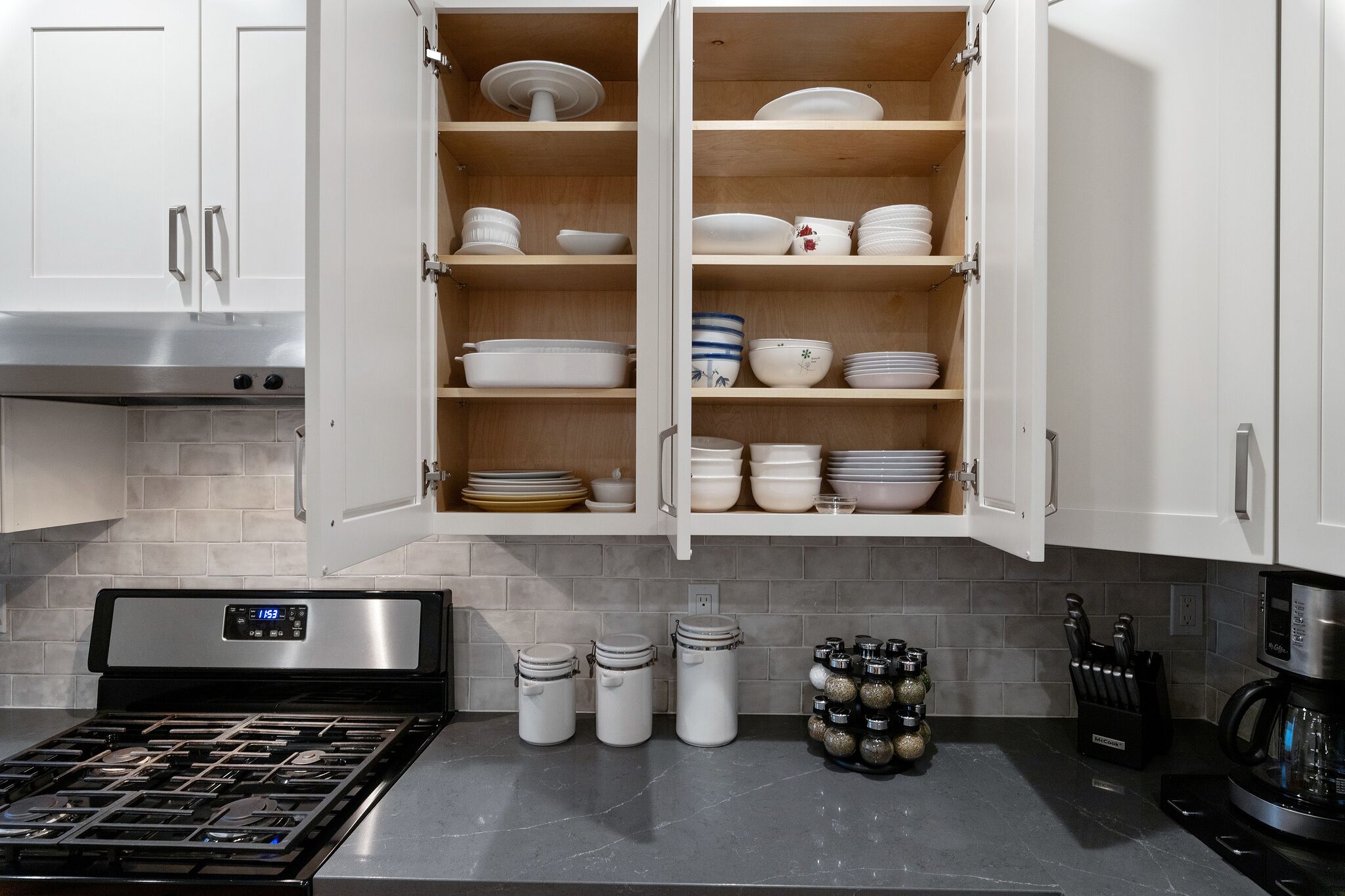 Fridge, oven, stovetop, dishwasher