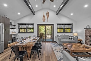 Smart TV, fireplace, video games - Hot Tub | Game Room | 6 Bedroom | Fire Pit (Lake Harmony)