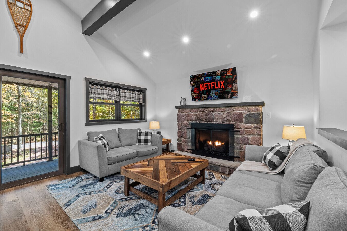 Smart TV, chimenea y videojuegos 